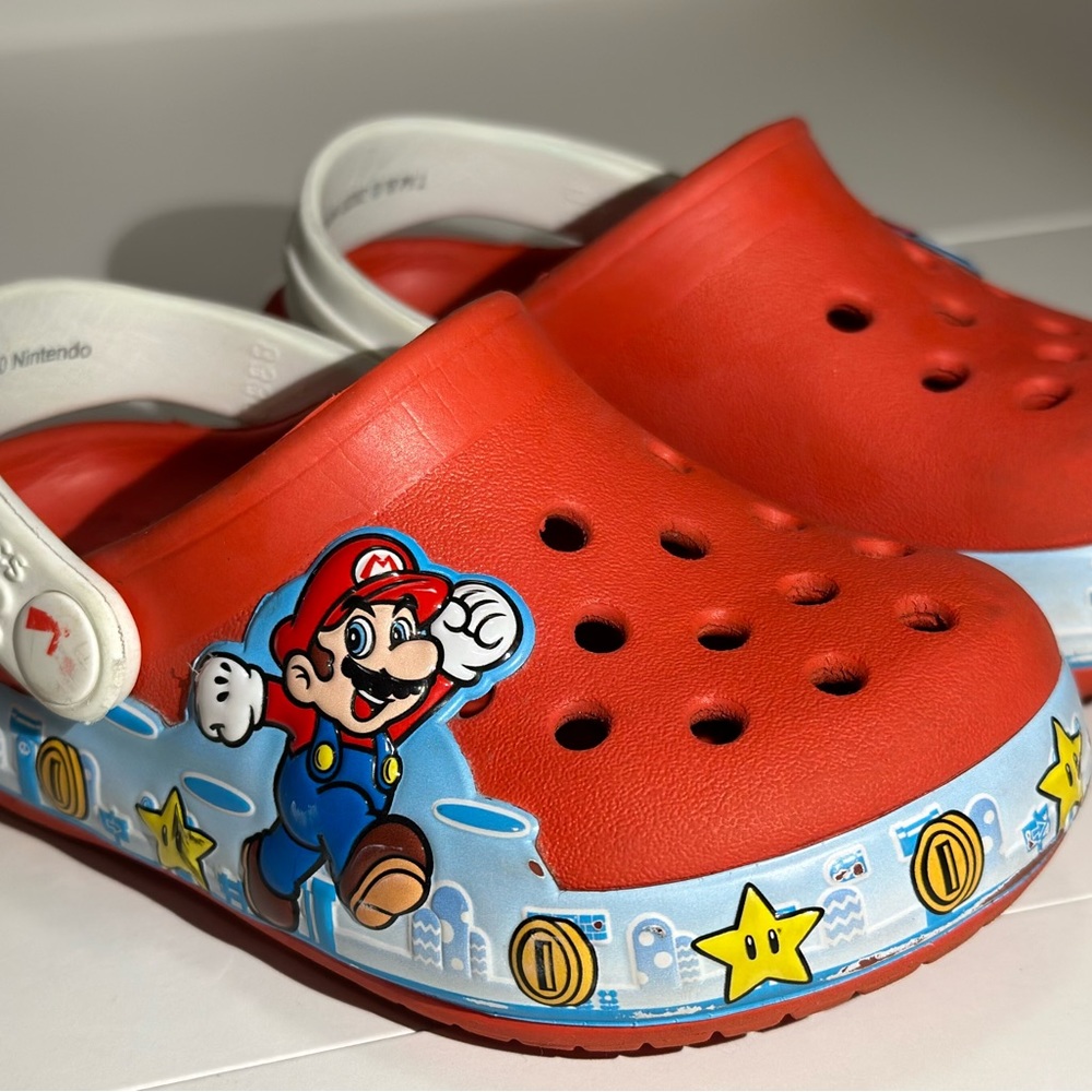 CROCS BOYS TODDLER SUPER MARIO NINTENDO CLASSIC CLOG - RED size 6 TODDLER